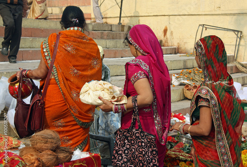 Принти на полотні Inde, femmes indiennes au marché à Varanasi