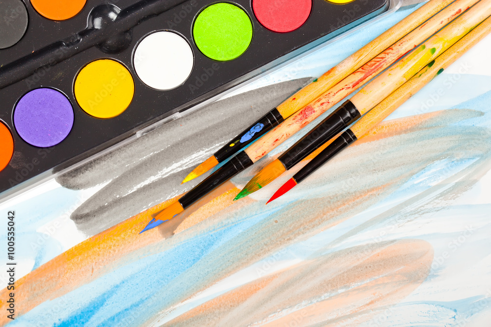 Obraz premium Brushes, paints, pencils for drawing 