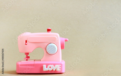 Model Pink Sewing machine with Love Logotype 3