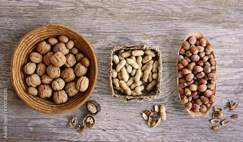 frutta secca noci nocciole e arachidi