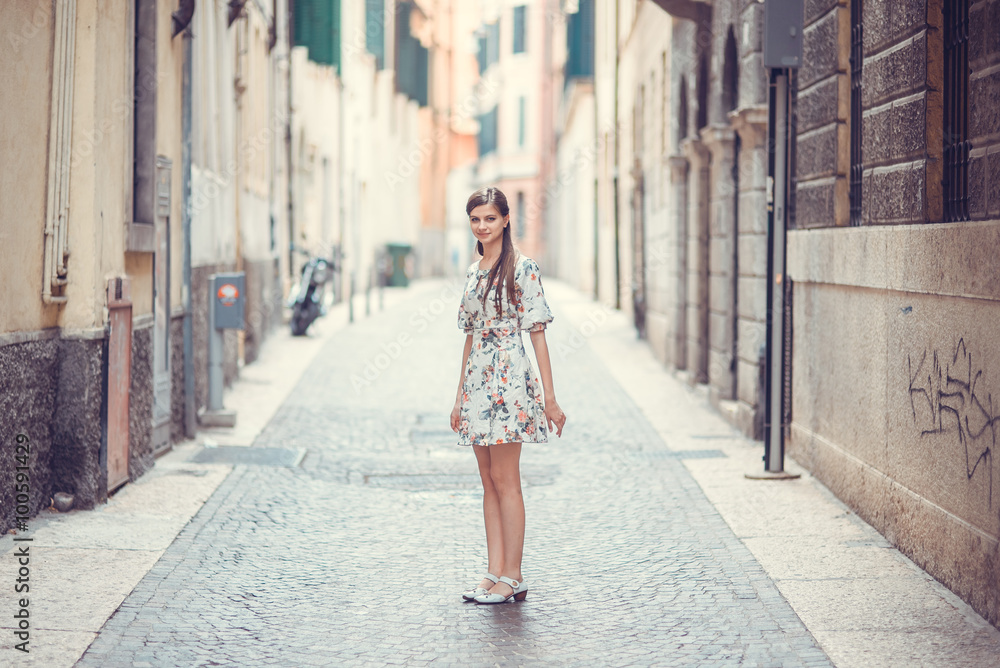 girl in town, Italia