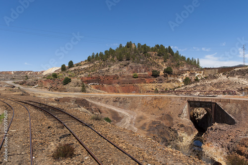 Paisaje de la cuenca minera de río tinto en la provincia de Huelva, Andalucía photo