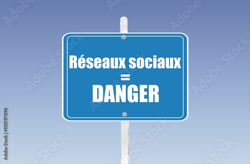 panneau réseaux sociaux = danger 20012016