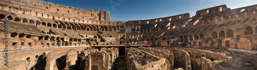 Fotografia Colosseum In Rome, Italy, blurred on face of people,panorama photo