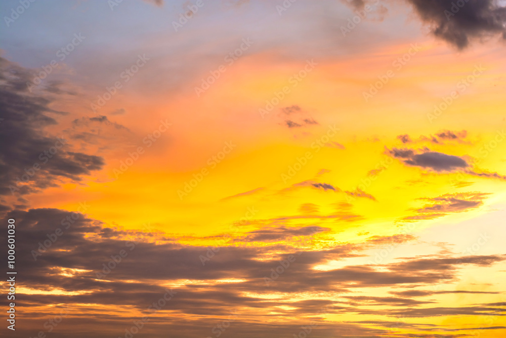 Obraz premium colorful of sky with clouds in sunset