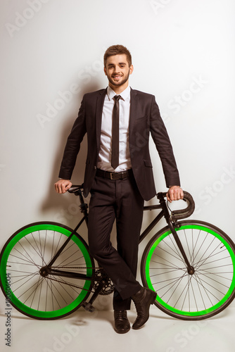 Fototapeta Naklejka Na Ścianę i Meble -  Young businessman with bicycle