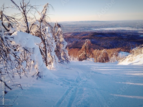  Empty ski slope on a sunny morning. Adzhigardak mountin, Chelyabinsk region, Russia © 2d9