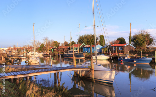 bateau sur le chenal de la greve à la tremblade