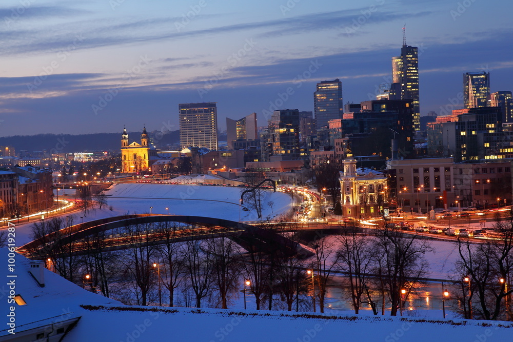 Naklejka premium Vilnius at night