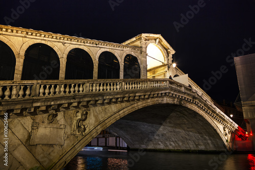 Obraz na płótnie Rialto bridge (Ponte di Rialto) in Venice, Italy w salonie