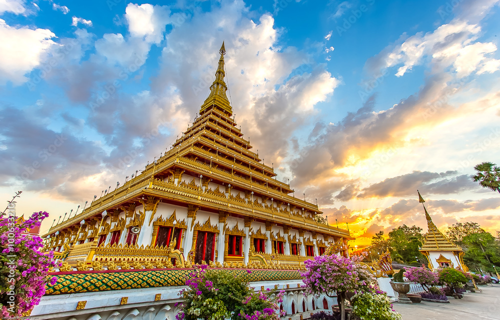 Fototapeta premium Thailand Golden temple, Sky view