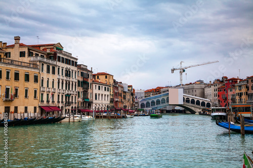 Obraz na płótnie Rialto bridge (Ponte di Rialto) in Venice w salonie