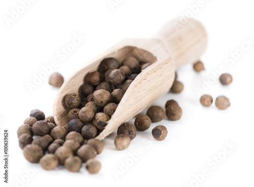 Allspice (isolated on white)
