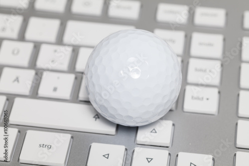Golfball auf Tastatur
