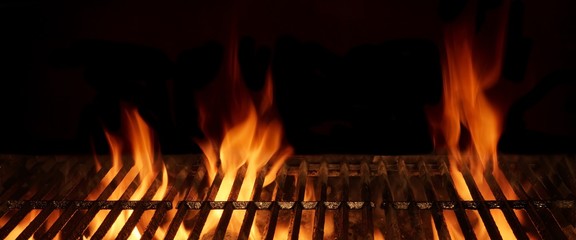 Stickers Grill / Barbecue Lege houtskoolgrill met felle vlammen  © Alex