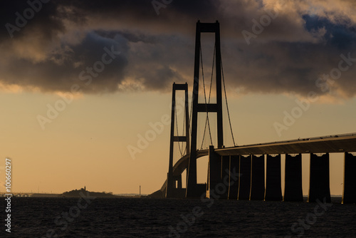 Fototapeta Naklejka Na Ścianę i Meble -  Winter sunset behind Storebæltsbroen