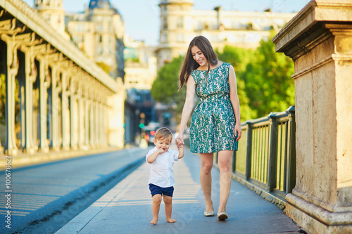 Beautiful young mother with her adorable in Paris, France © Ekaterina Pokrovsky