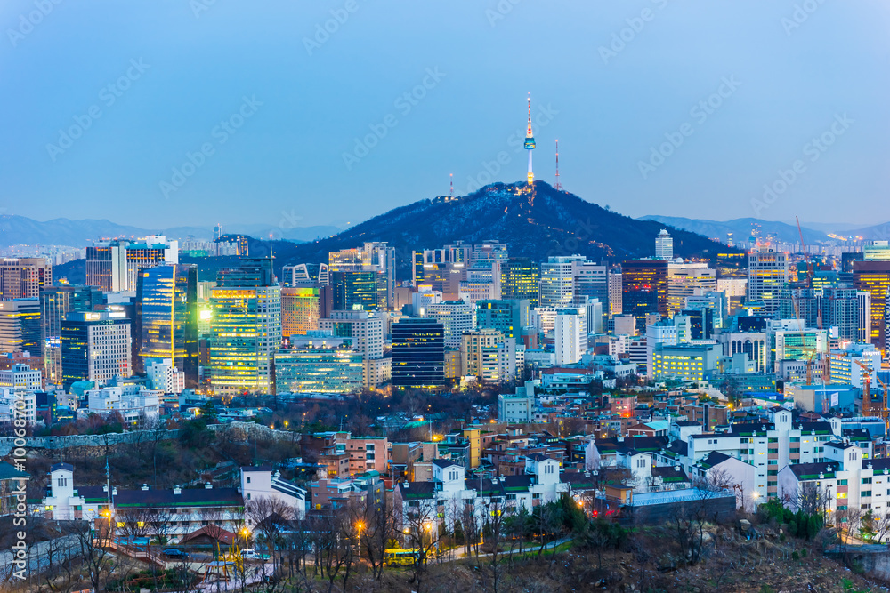 Obraz premium Seoul cityscape at twilight in South Korea
