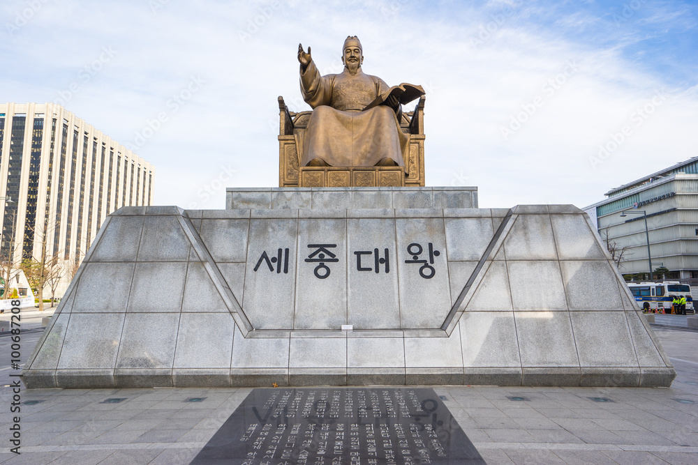 Fototapeta premium Statue of Sejong the Great King in Seoul, South Korea.