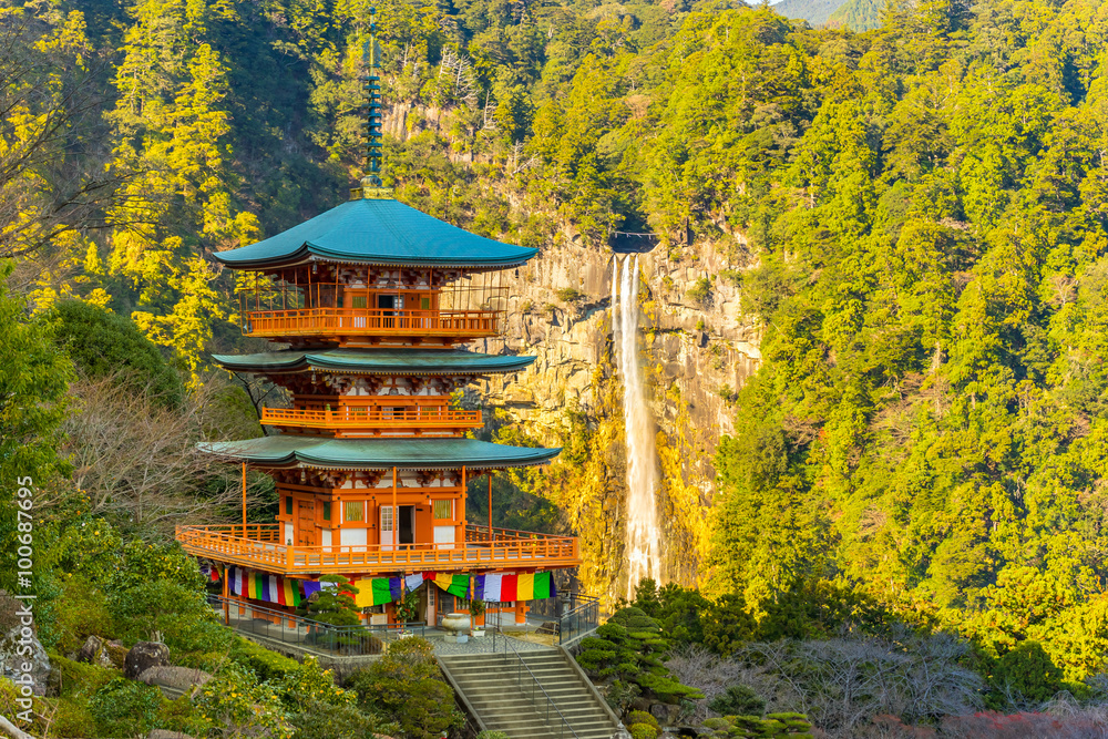 Fototapeta premium Seiganto-ji Pagoda And Nachi Falls In Wakayama, Japan