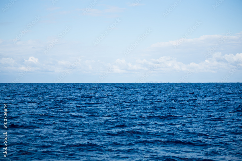 Fototapeta premium Sky and water of ocean
