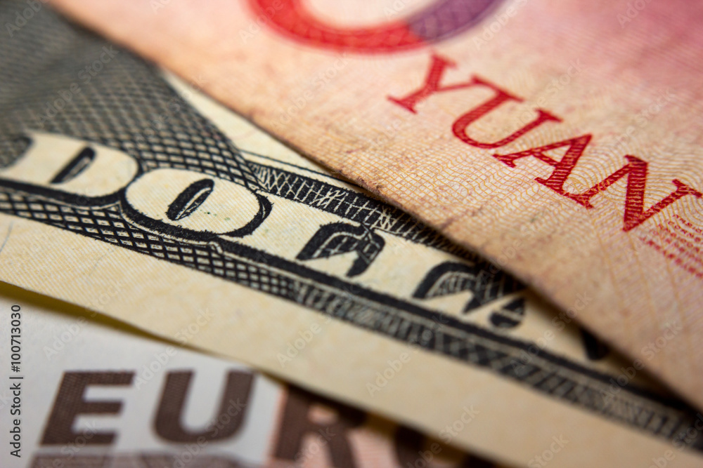 Obraz premium Close-up of an Chinese yuan, an American dollar and a Euro banknote