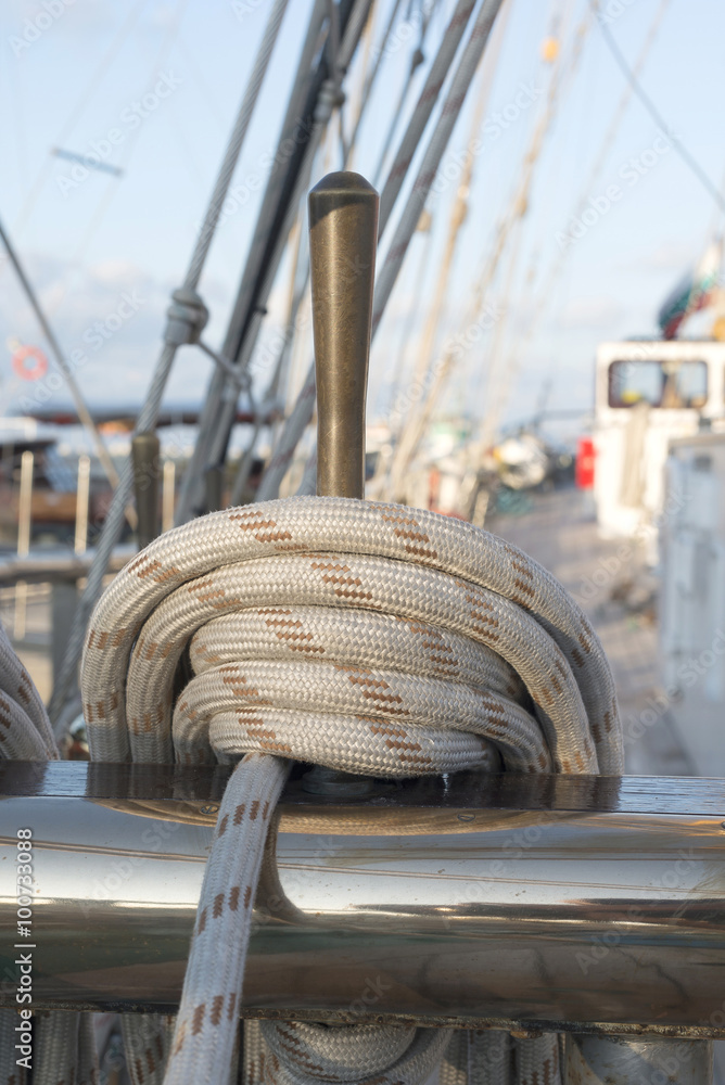 Obraz premium sailing vessel rope