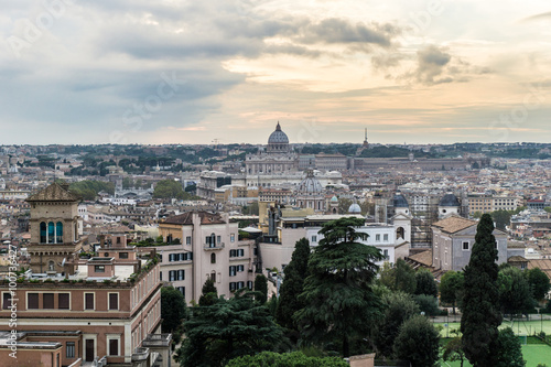 Stadt Rom, im Hintergrund Petersdom