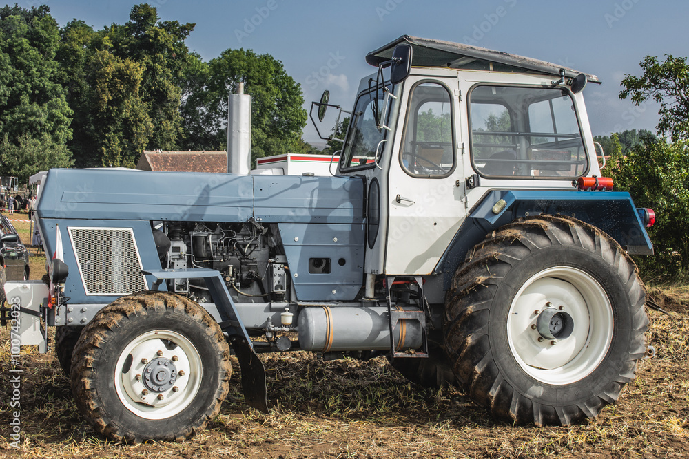 Naklejka Oldtimer Traktor ZT 300 von Fortschritt - rolnictwo, maszyna,  zagroda, fototapety | Foteks