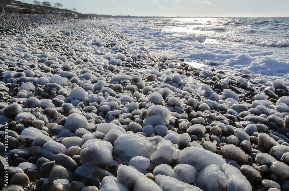 Fototapeta premium Coast with ice covered stones