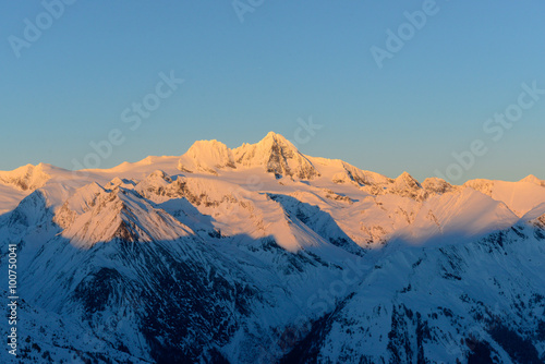Die letzten Sonnenstrahlen berühren Österreichs höchsten Berg