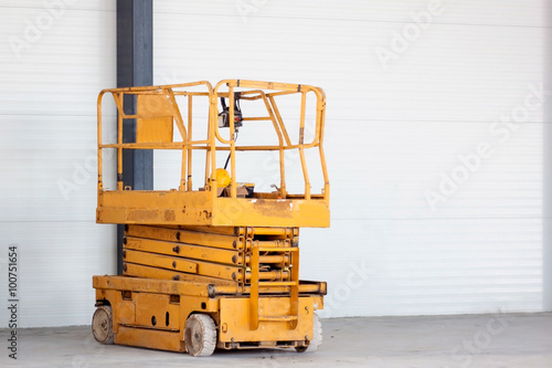Scissor lift