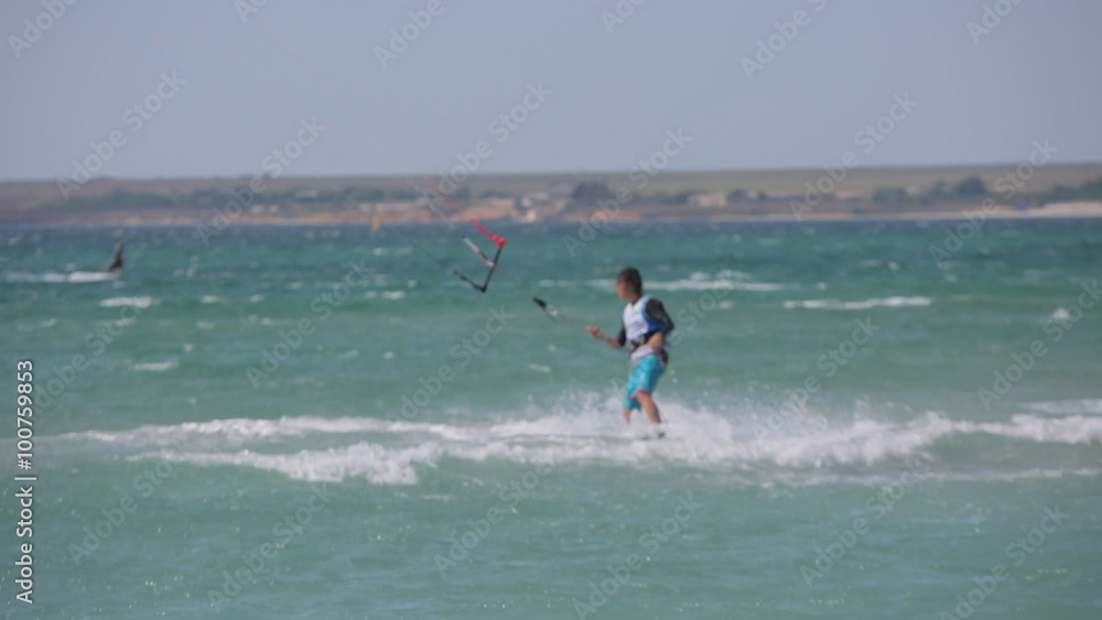 Man trains Kitesurfing And loses control Man trains Kitesurfing And loses control