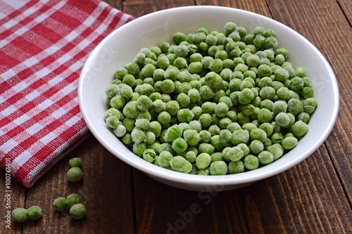 Frozen peas in a bowl © izzzy71