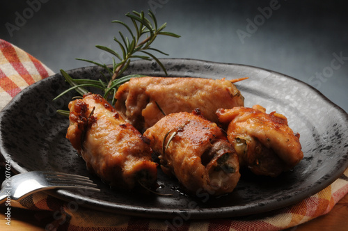 Schilderij op canvas Involtini di pollo ม้วนไก่ Chicken roll курячий рулет heihei hurihia Українська