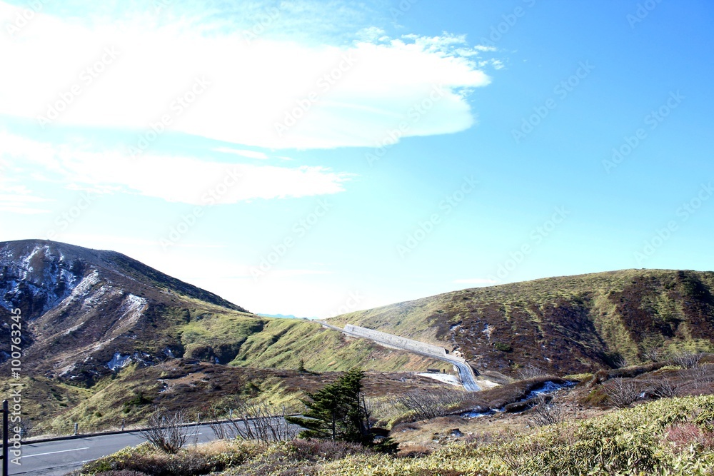 山田峠付近の白根山と志賀草津ルート/初冬の山田峠からの風景