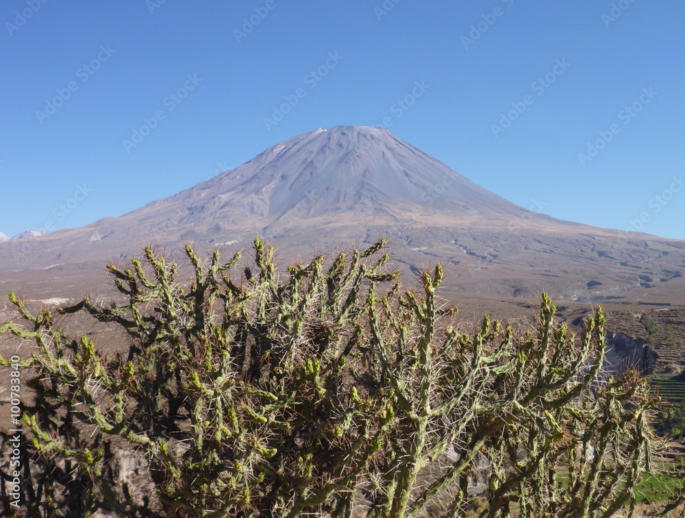  volcano El Misti above arwquipa