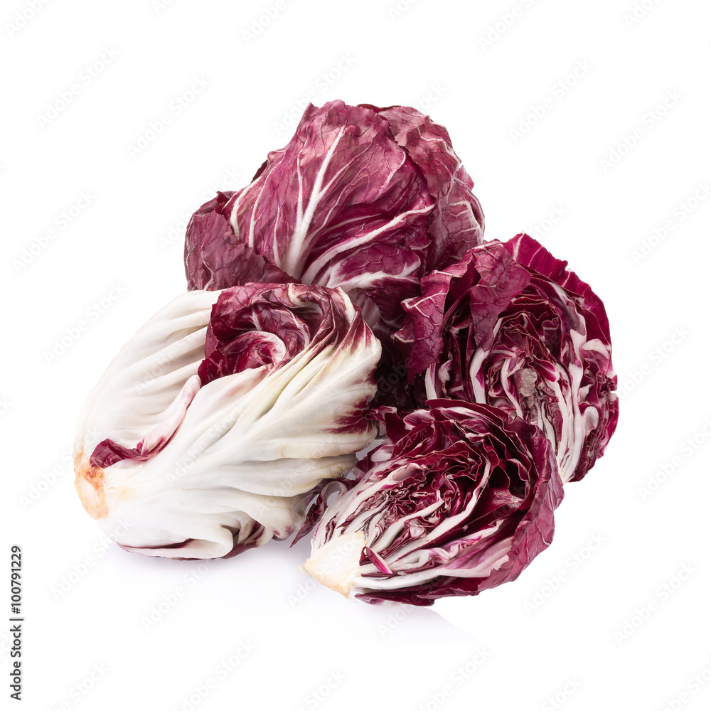 Obraz premium Sałatka Radicchio, czerwona na białym tle