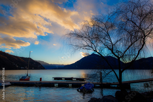 View of a jetty on Lake Como Italy Fototapet