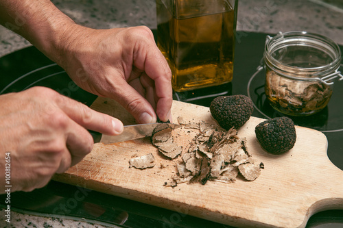 Cutting truffles