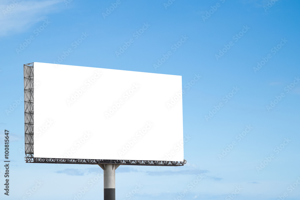 Obraz premium Blank billboard with blue sky