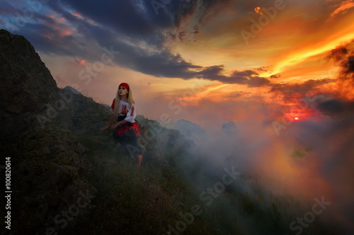 Fototapeta Naklejka Na Ścianę i Meble -  beautiful woman on field at sunset