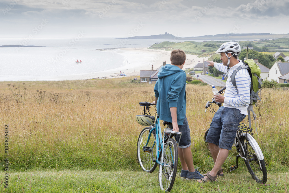 Obraz premium Father and son at the beach