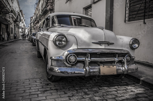 Cuban classic car © clamon