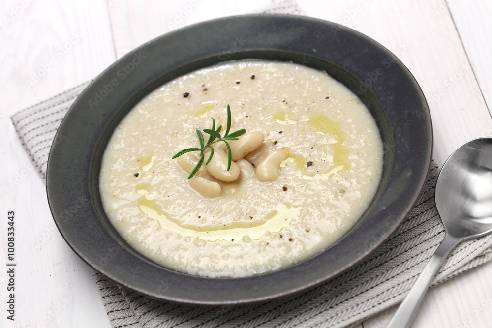 tuscan creamy white bean soup, italian cuisine tuscan creamy white bean soup, italian cuisine