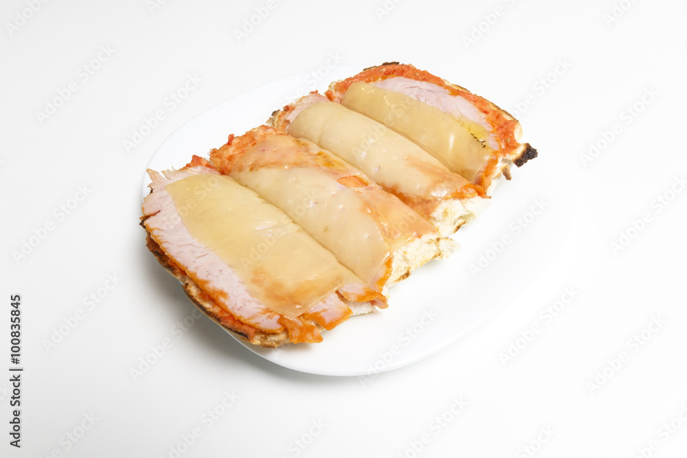 Tostada de lomo adobado con queso Tostada de lomo adobado con queso