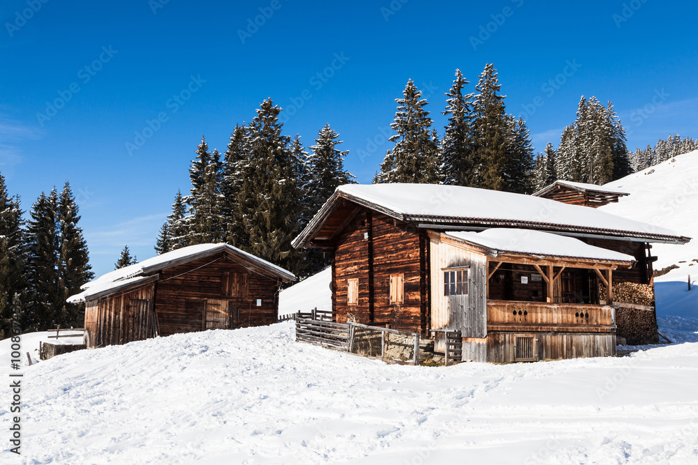 Winterliche Berghütte