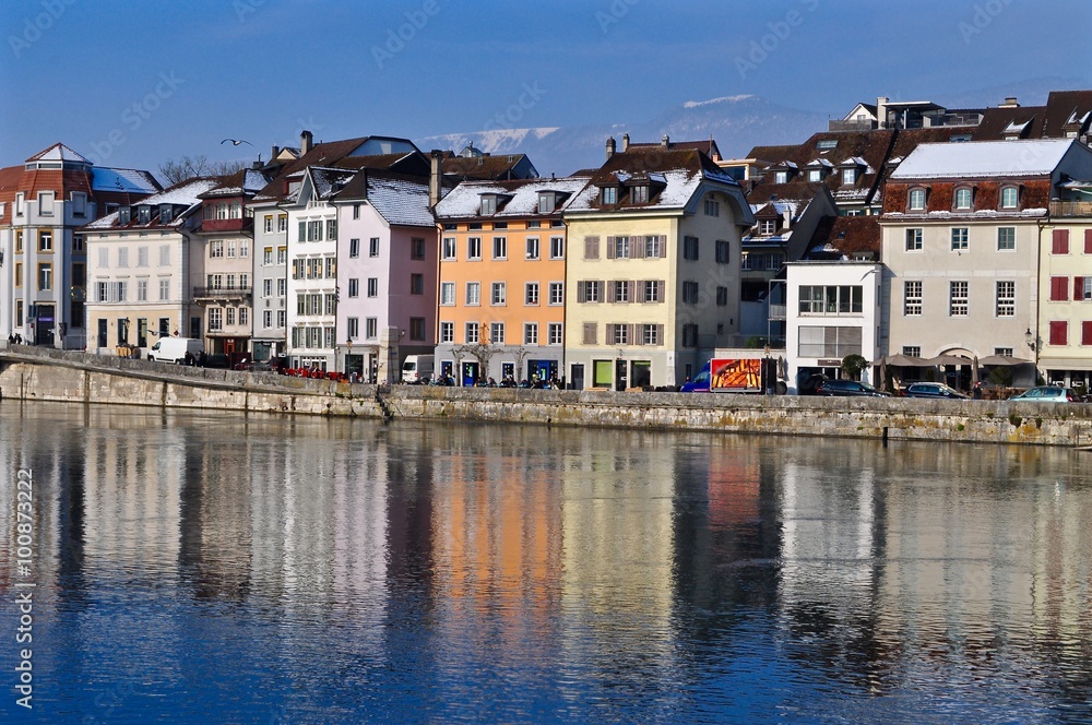 Stadt Solothurn mit Fluss Aare, Landhausquai im Winter, Schweiz