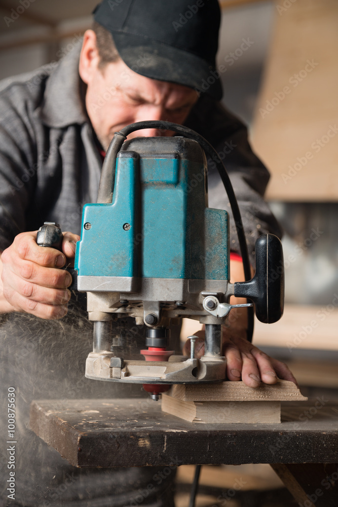 Carpenter working of manual milling machine Carpenter working of manual milling machine