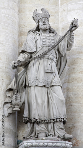 Billede på lærred BRUSSELS - JUNE 21: Statue of high priest from Saint Nicholas church on June 21, in Brussels
